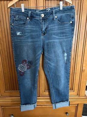 Seven7 Blue Embroidered Cropped Women’s Jeans